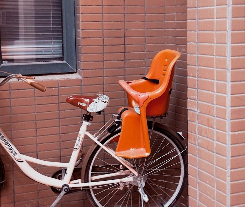 Kinderzitje voor of achter?
