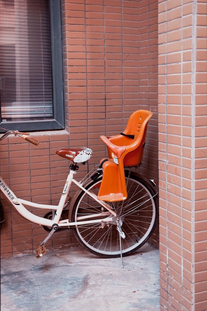 Kinderzitje voor of achter?